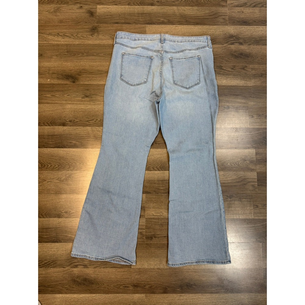 Old Navy Wow Flare Jeans Womens 16 High Rise Light Wash Blue Denim Stretch Leg